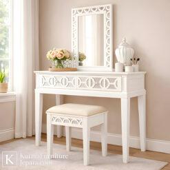 meja rias klasik modern putih dengan cermin besar dan bangku empuk