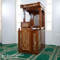 mimbar kayu jati ukiran kaligrafi elegan untuk masjid