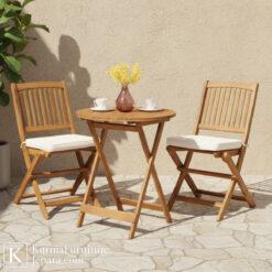 kursi set outdoor kayu dengan dua kursi dan meja bulat