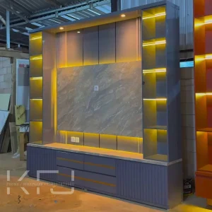 Backdrop TV HPL minimalis modern dengan lemari TV dan rak display