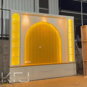 Backdrop TV HPL modern mewah custom dengan lemari TV minimalis