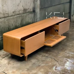 Buffet TV kayu jati modern model Japandi dengan ruang penyimpanan kabinet