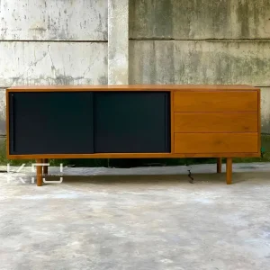 HOME 29 Meja TV minimalis modern dengan sliding door dan laci penyimpanan