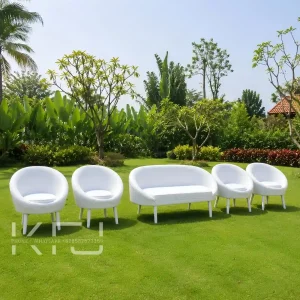 Set Kursi Pelaminan Dekorasi Modern Warna Putih desain minimalis untuk pelaminan pernikahan